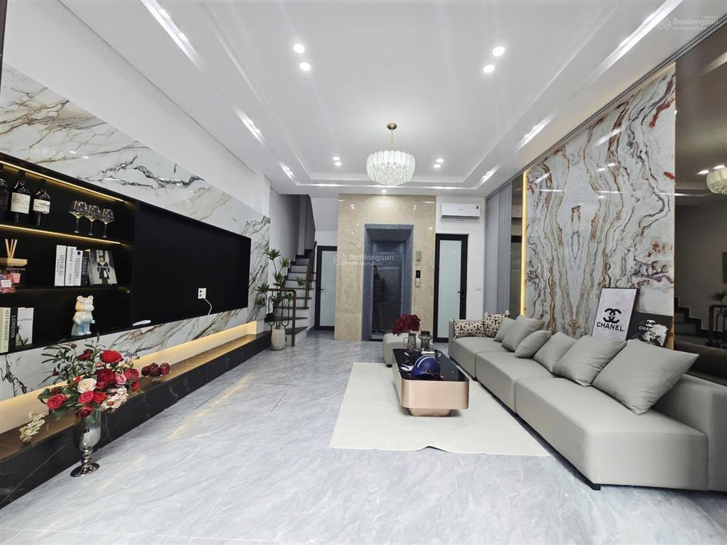 Bán nhà lô góc, trước mặt thoáng, 40m² 6 tầng, thang máy tại phố sơn tây ba đình
