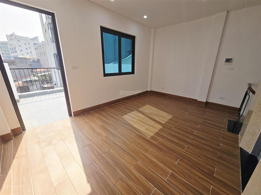 Bán nhà lô góc, trước mặt thoáng, 40m² 6 tầng, thang máy tại phố sơn tây ba đình