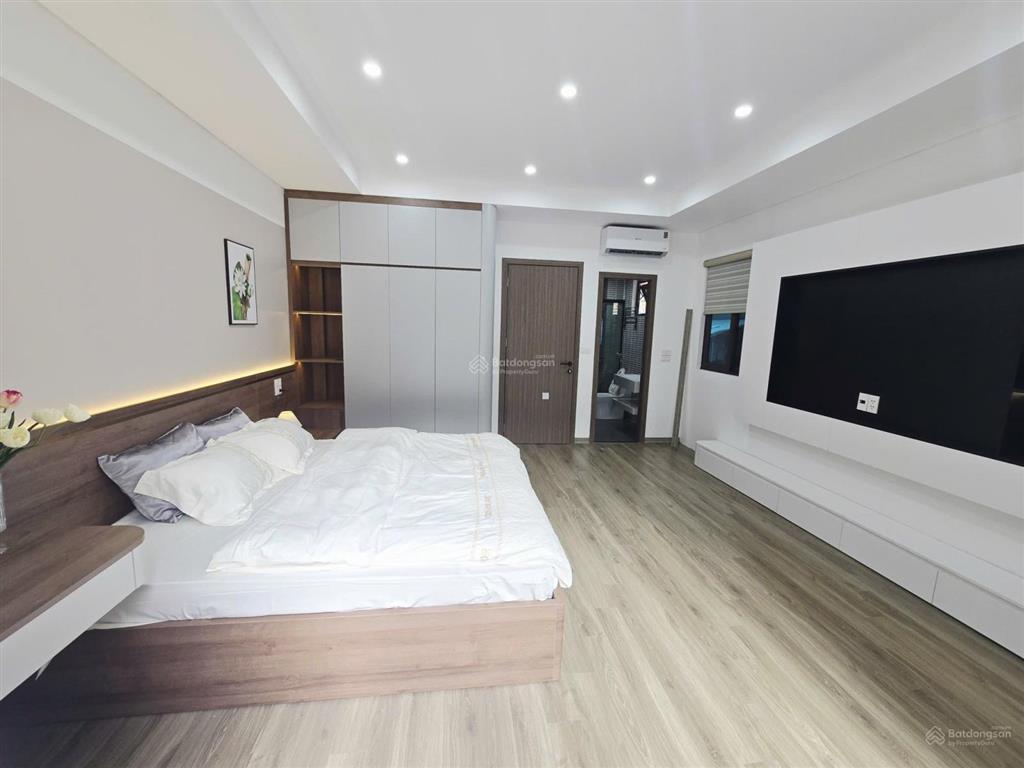 Bán nhà lô góc, trước mặt thoáng, 40m² 6 tầng, thang máy tại phố sơn tây ba đình