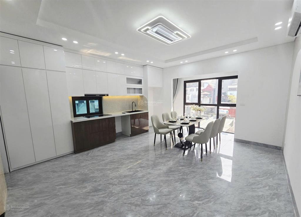 Bán nhà lô góc, trước mặt thoáng, 40m² 6 tầng, thang máy tại phố sơn tây ba đình