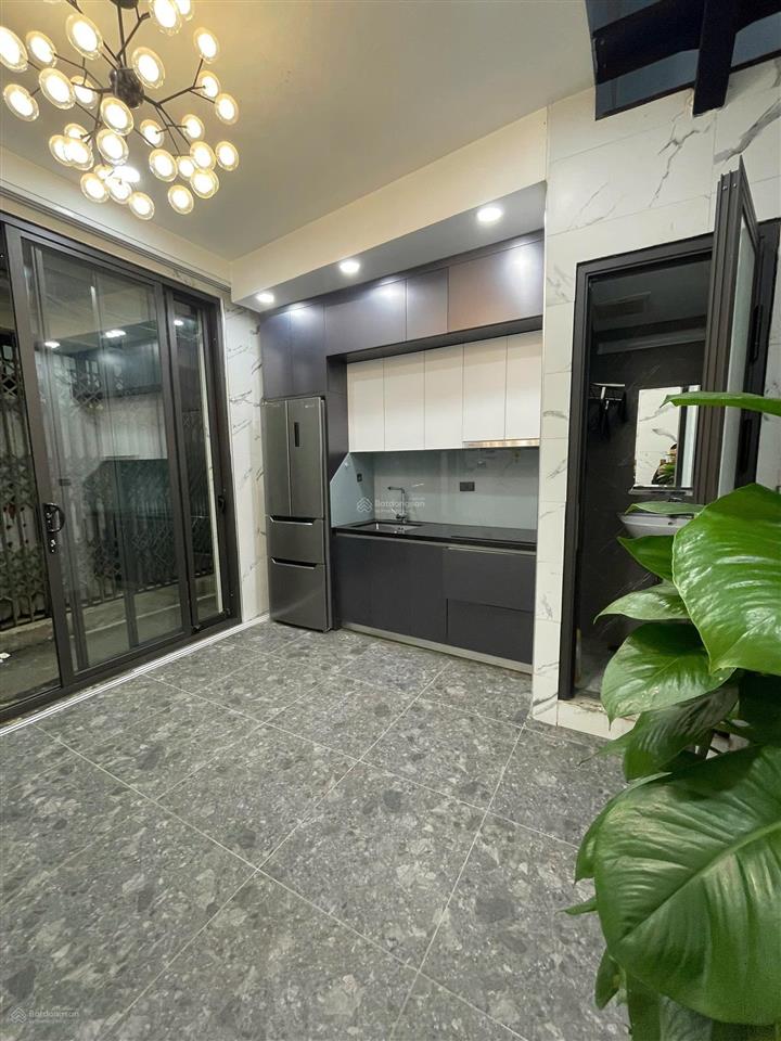 Nhà đẹp 5 tầng, gần phố tại thụy khuê, cạnh chợ bưởi  6.8 tỷ
