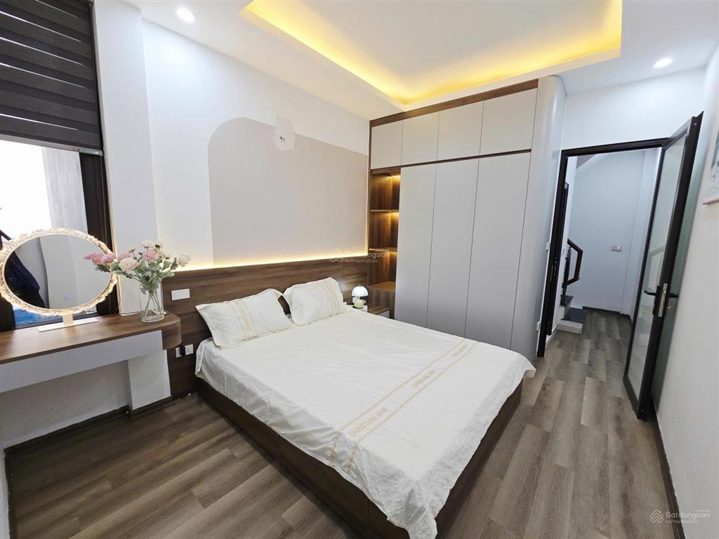 Bán nhà phố hoàng hoa thám, 5 tầng, cách ô tô 5m, giá 7.1 tỷ