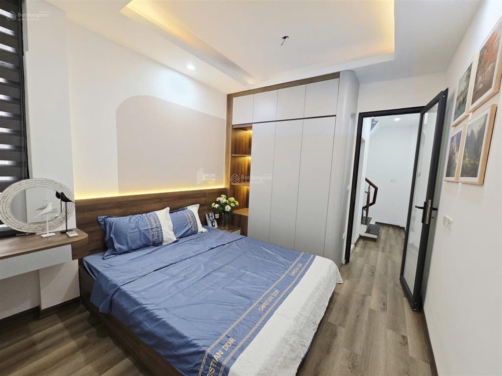 Bán nhà phố hoàng hoa thám, 5 tầng, cách ô tô 5m, giá 7.1 tỷ