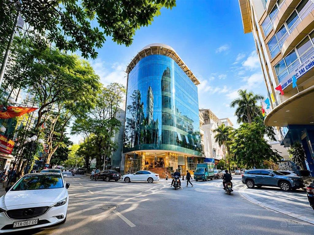 Bán tòa building 9 tầng, mặt phố tại cầu giấy  lô góc  vỉa hè kinh doanh  đầy đủ pccc