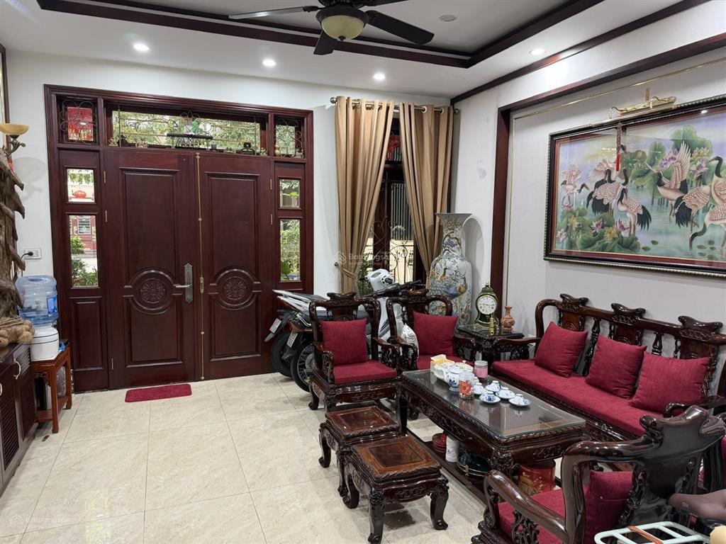 Bán căn nhà 83m², 6 tầng thang máy, 2 mặt trước sau ô tô tránh tại nguyễn chí thanh, đống đa