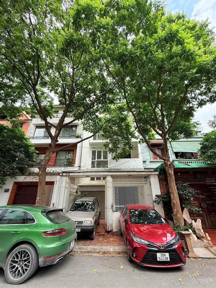Trần bình  dt 105m2 4 tầng, mt 6.6m  trước nhà ô tô tránh, có vỉa hè  hơn 200 triệu/m2  hiếm