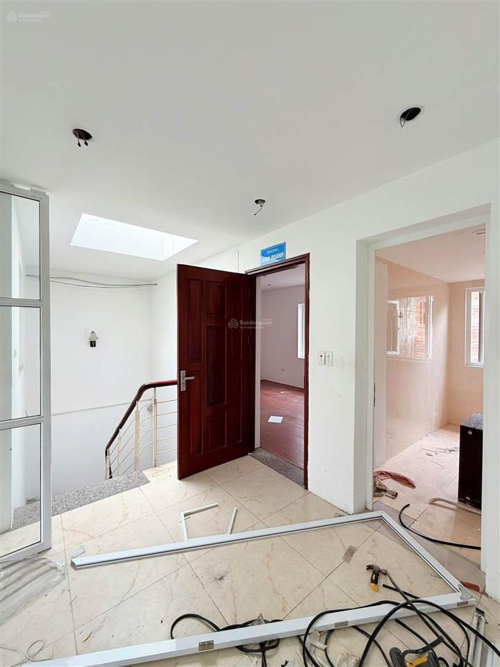 Trần bình  dt 105m2 4 tầng, mt 6.6m  trước nhà ô tô tránh, có vỉa hè  hơn 200 triệu/m2  hiếm
