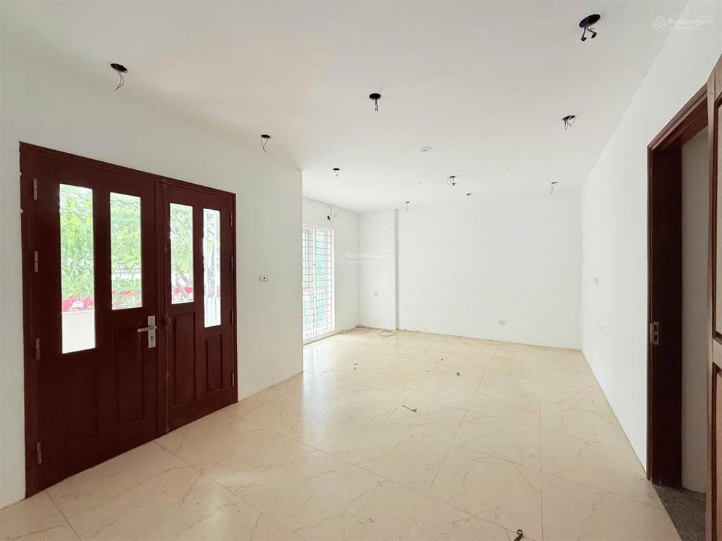 Trần bình  dt 105m2 4 tầng, mt 6.6m  trước nhà ô tô tránh, có vỉa hè  hơn 200 triệu/m2  hiếm