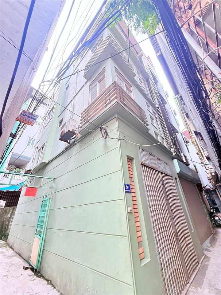 Bán nhà phố cầu giấy, lô góc 4 tầng, mt 4m, cách phố 50m, cực kỳ thuận tiện  10.99 tỷ