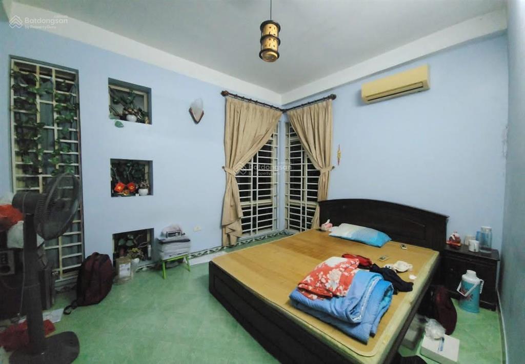 Bán nhà phố cầu giấy, lô góc 4 tầng, mt 4m, cách phố 50m, cực kỳ thuận tiện  10.99 tỷ