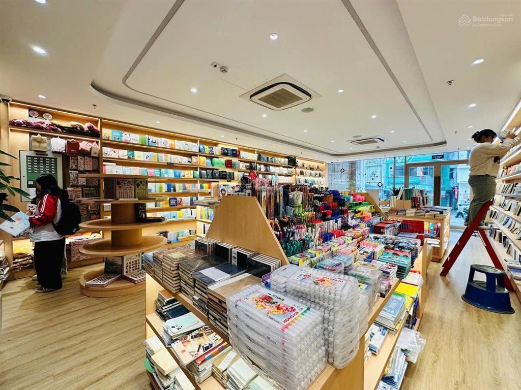 Bán tòa nhà mặt phố chùa láng  dt 112/135m², 9 tầng, mt 6m  cạnh vincom nguyễn chí thanh