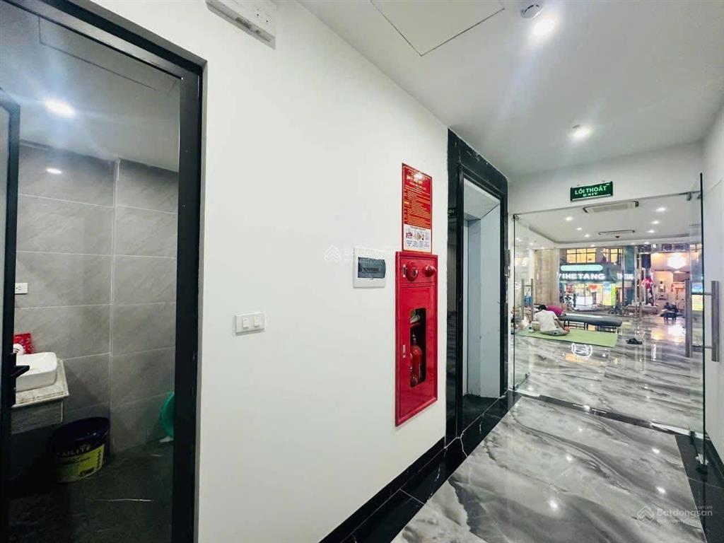 Bán tòa nhà mặt phố chùa láng  dt 112/135m², 9 tầng, mt 6m  cạnh vincom nguyễn chí thanh