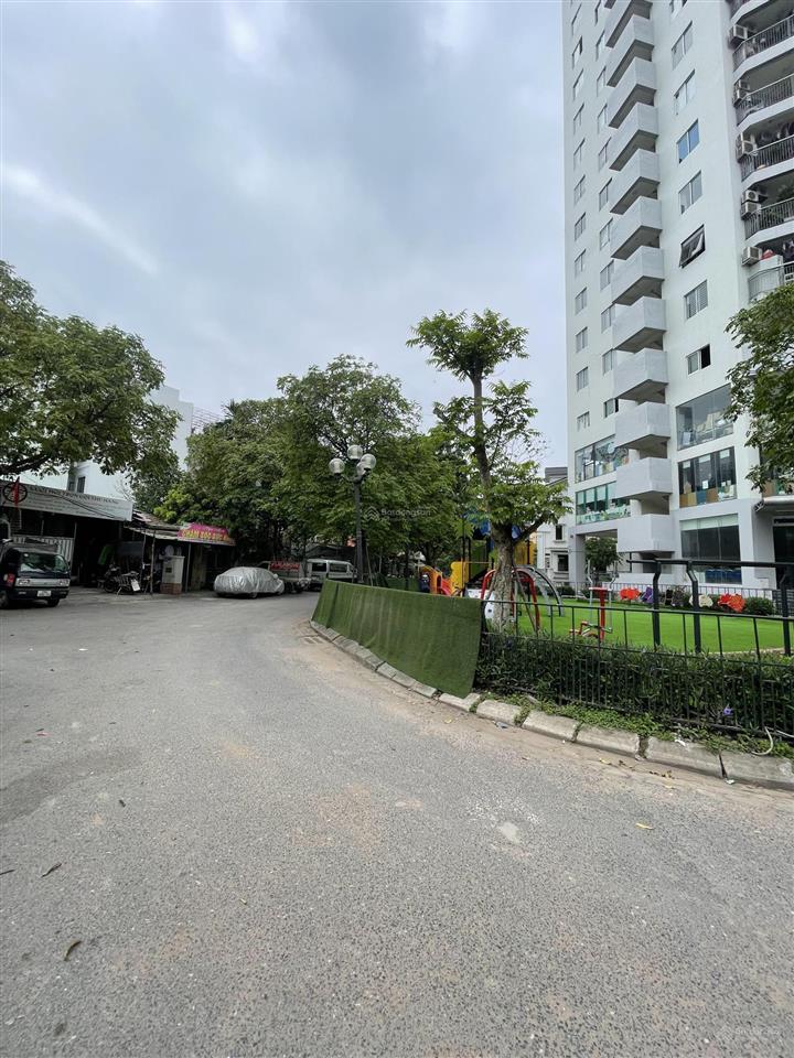 Bán nhà cấp 4 dt 193m2, mt 10m tại võ chí công, tây hồ  cạnh toà hdi tây hồ  lô góc ngã tư sau qh