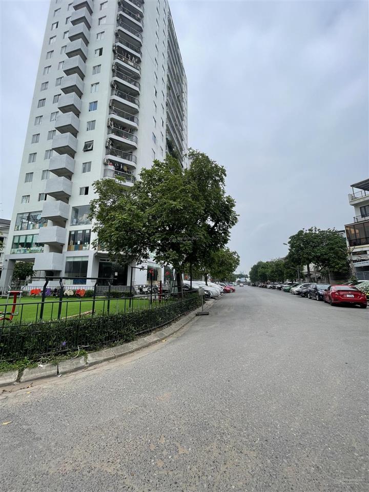 Bán nhà cấp 4 dt 193m2, mt 10m tại võ chí công, tây hồ  cạnh toà hdi tây hồ  lô góc ngã tư sau qh