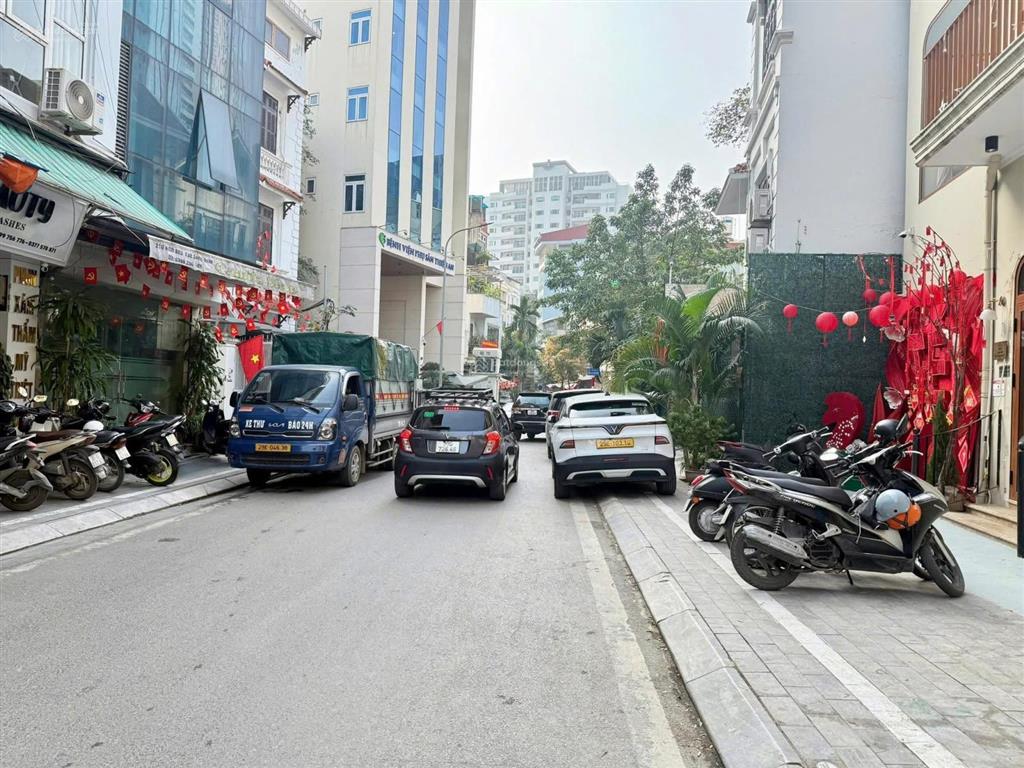 Bán nhà cấp 4 dt 83m2, mặt tiền 9m tại ngõ 603 lạc long quân  ô tô tránh, vỉa hè kinh doanh
