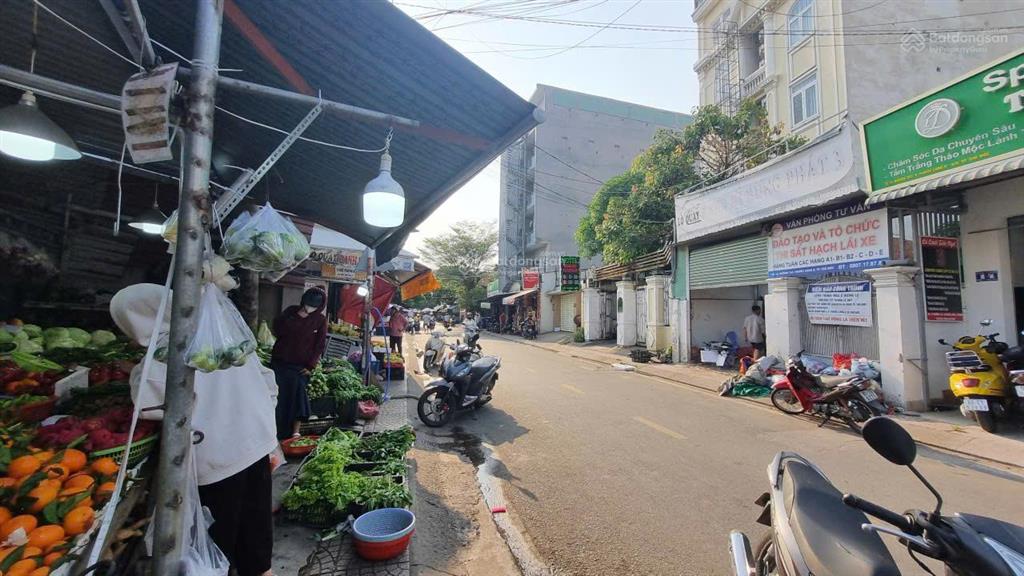Mặt tiền đường  nhà 2 tầng  phường phước long b quận 9 cũ 100m  chỉ 10 tỷ.