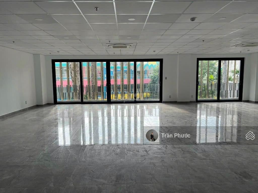 Toà nhà 40 cao thắng phường 5 quận 3. dt 8x25m 1 hầm lửng 5 lầu tm pccc sàn trống suốt