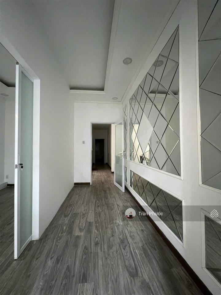 Cho thuê nhà mt 136 tô hiến thành phường 12 quận 10, dt 4.5x22m 1 trệt 2 lầu sân thượng