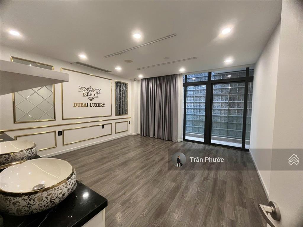 Nhà mt 180a1 nguyễn văn thủ, quận 1 dt 8,5 x 18m kc hầm + trệt + 4 lầu + sân thượng tm