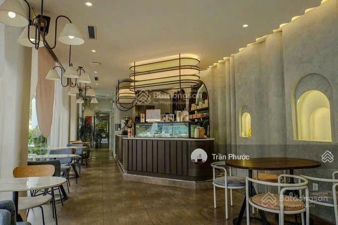 Cho thuê nhà góc 2mt số 5 trần nhật duật, phường tân định quận 1 dt 18m 1 trệt 2 lầu