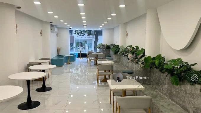 Nhà mặt tiền 24 nguyễn trãi, quận 1 dt 4 x 20m kc trệt + lửng + 4 lầu giá thuê 135 triệu