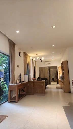 Biệt thự sân vườn số 79 xuân thủy p. thảo điền quận 2 dt 10x30m nở hậu l 16m gồm 1 trệt 2 lầu