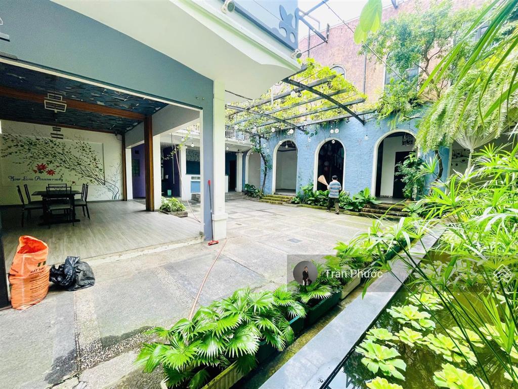 Cho thuê biệt thự sân vườn 28 trần cao vân p.12 q. pn dt 28x18m 1 trệt 1 lầu sân vườn sàn trống