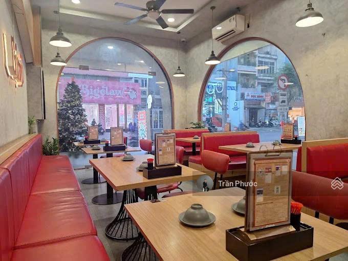 Cho thuê nhà góc 2mt 393 sư vạn hạnh, quận 10. dt 4.1x18m, 1 trệt 2 lầu trống suốt. giá 82 triệu