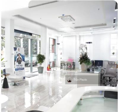 Cho thuê nhà mt số 138 lý tự trọng phường bến thành quận 1, dt 18x33m kc 1 trệt 2 lầu trống suốt