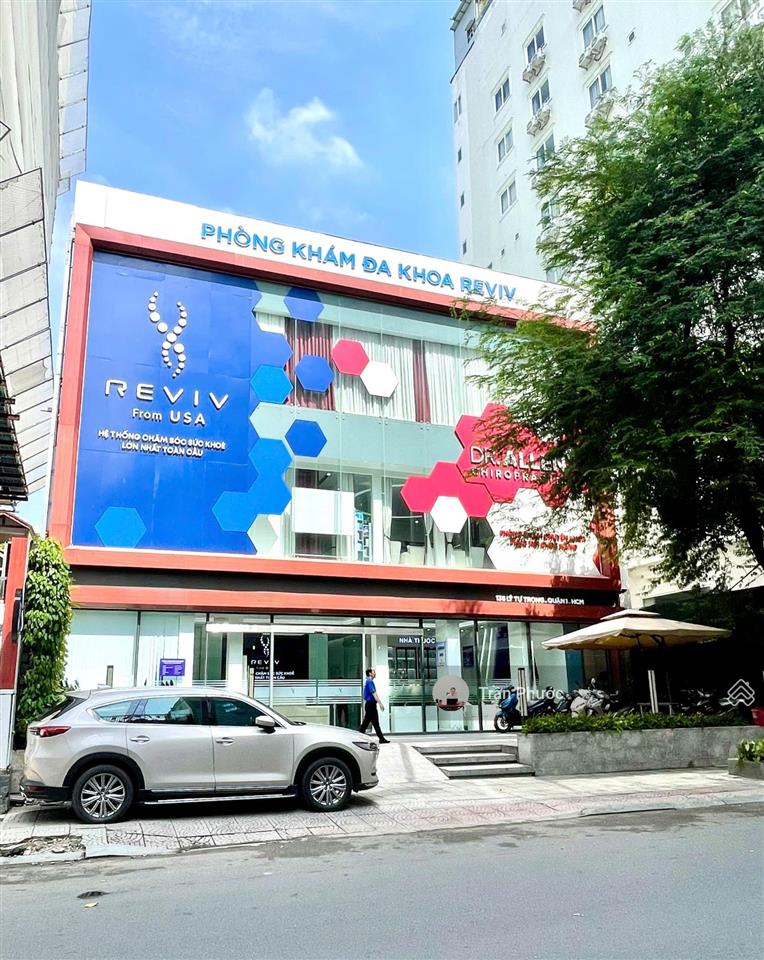 Cho thuê nhà mt số 138 lý tự trọng phường bến thành quận 1, dt 18x33m kc 1 trệt 2 lầu trống suốt