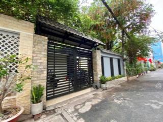 Cho thuê biệt thự sân vườn đường đặng văn ngữ p. 10 q. pn  dt 8x22m 1 trệt 3 lầu sân thượng