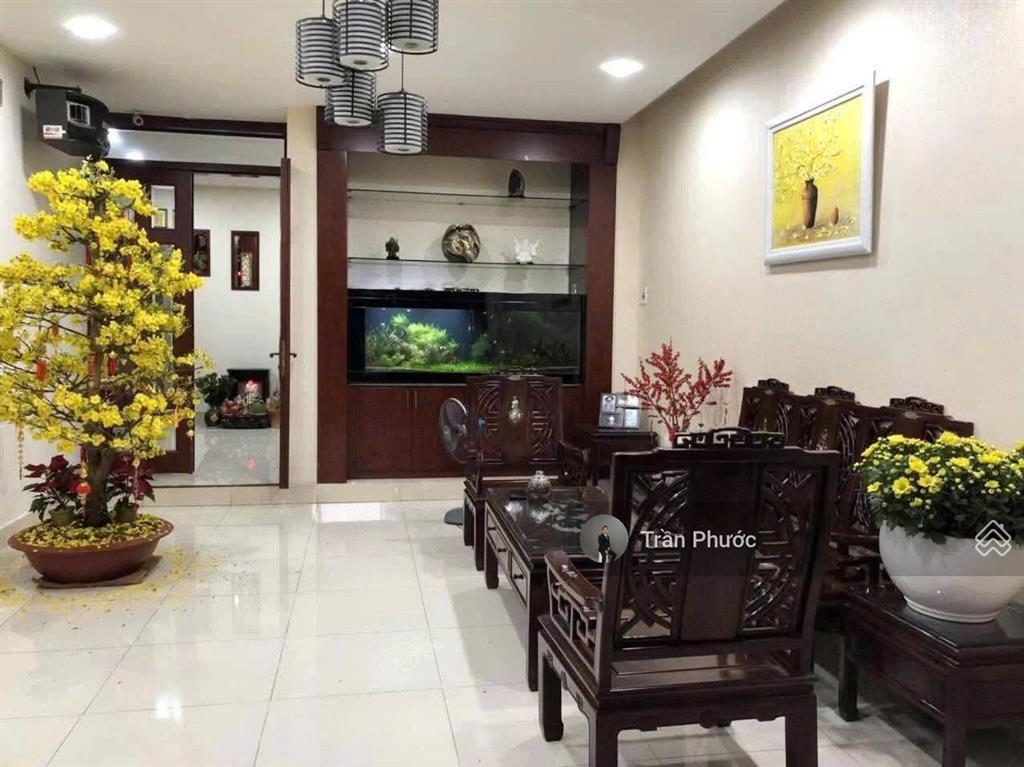Cho thuê biệt thự sân vườn đường đặng văn ngữ p. 10 q. pn  dt 8x22m 1 trệt 3 lầu sân thượng