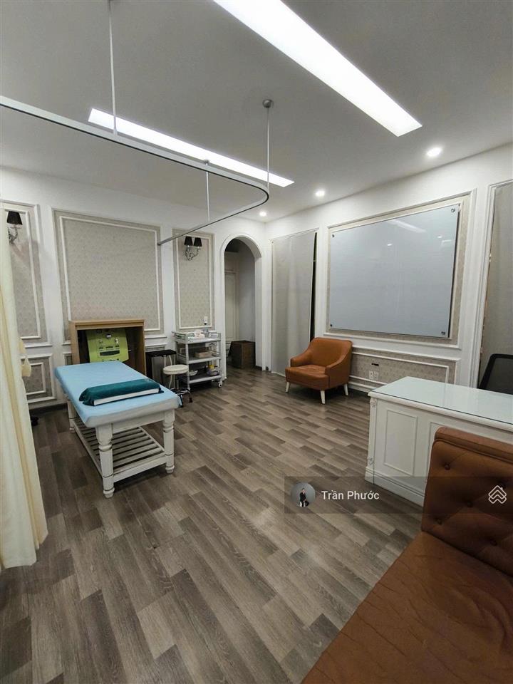 Cho thuê biệt thự sân vườn đường phạm đình toái, p. vts quận 3 dt 12x20 1 hầm 1 trệt lửng 2 lầu