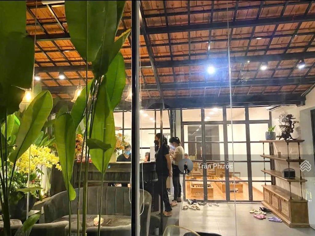 Cho thuê biệt thự sân vườn 181 hai bà trưng p.vts q3. dt 12x20 1 trệt 1 lầu sân vườn siêu đẹp