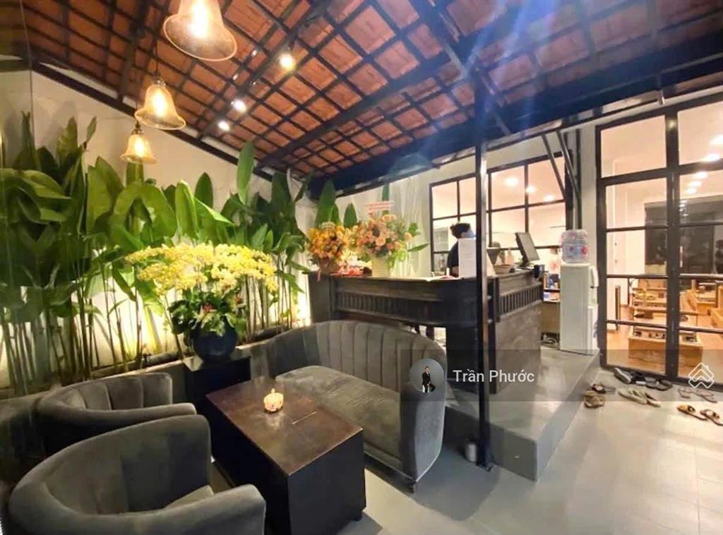 Cho thuê biệt thự sân vườn 181 hai bà trưng p.vts q3. dt 12x20 1 trệt 1 lầu sân vườn siêu đẹp