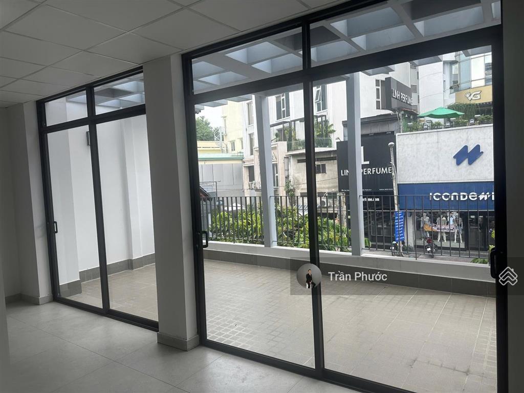 Cho thuê nhà mt 1517 cách mạng tháng tám p.bến thành q1. dt 6.5x19m 1 trệt 1 lầu trống suốt