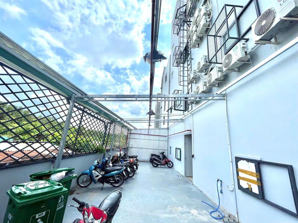 Cần bán tòa nhà căn hộ dịch vụ 5tầng 37phong mt nhựa cách lê trọng tấn 300m quận bình tân