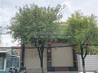 Nhà mặt tiền trung tâm thành phố cần thơ, mặt tiền đường 30/4 ngang 10m dài 80m, giá thuê 100 triệu