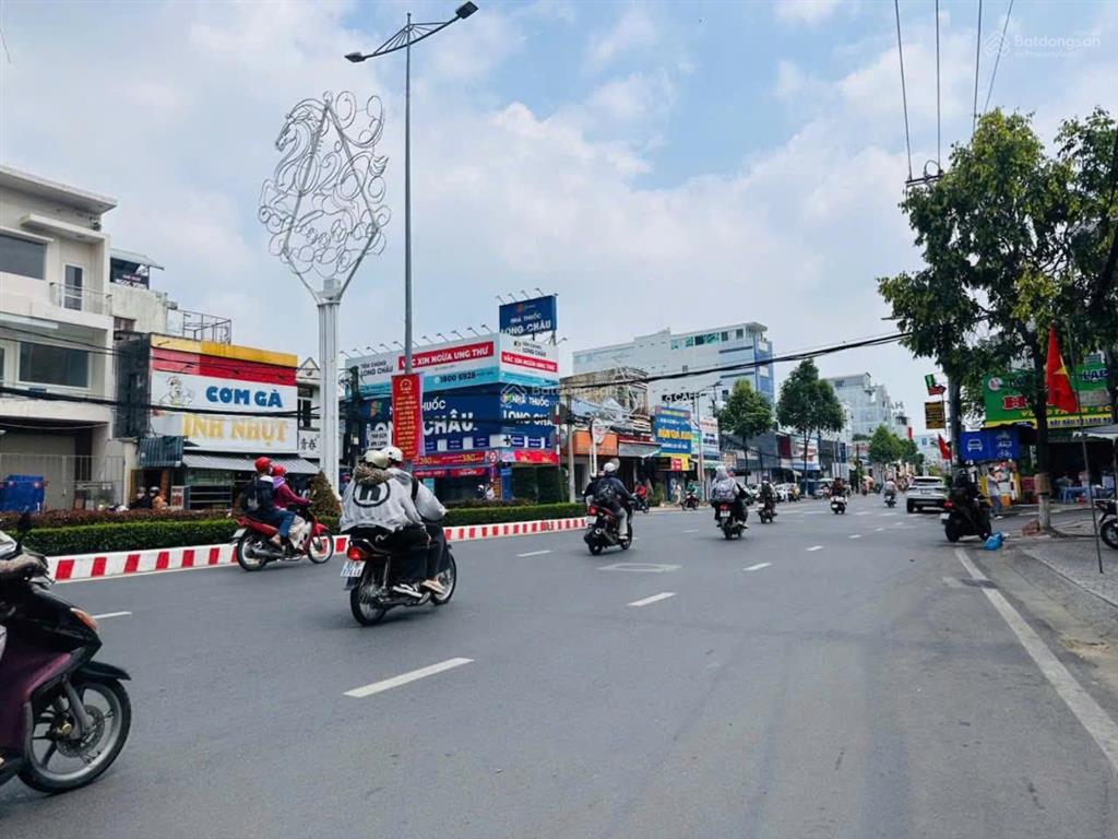 Cho thuê tòa nhà 1 trệt 3 lầu mặt tiền đường mậu thân, trung tâm tp cần thơ, ngang 9m