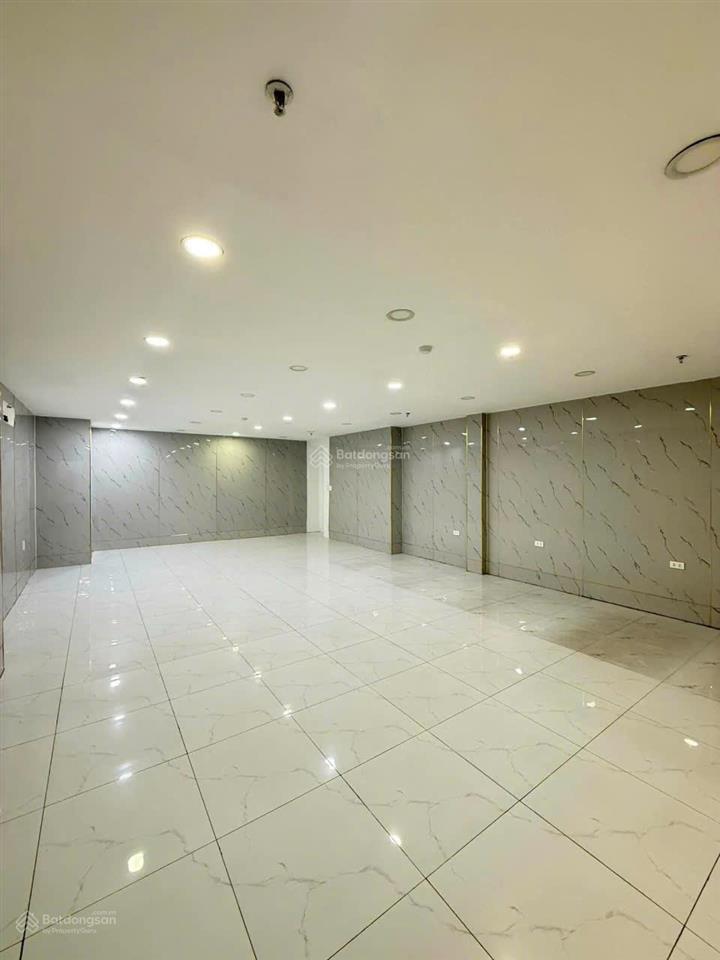 Cho thuê nhà 1 trệt 4 lầu mặt tiền đường nguyễn việt hồng, trung tâm cần thơ