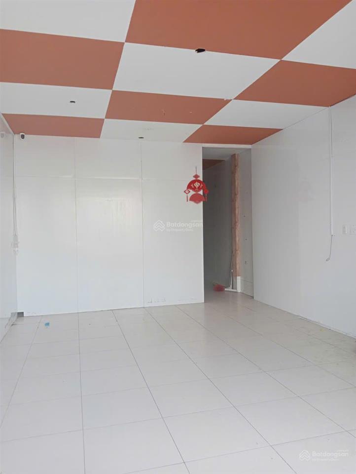 Cho thuê nhà mặt tiền trung tâm quận ninh kiều, mặt tiền đường nguyễn văn cừ, gần đại học y dược