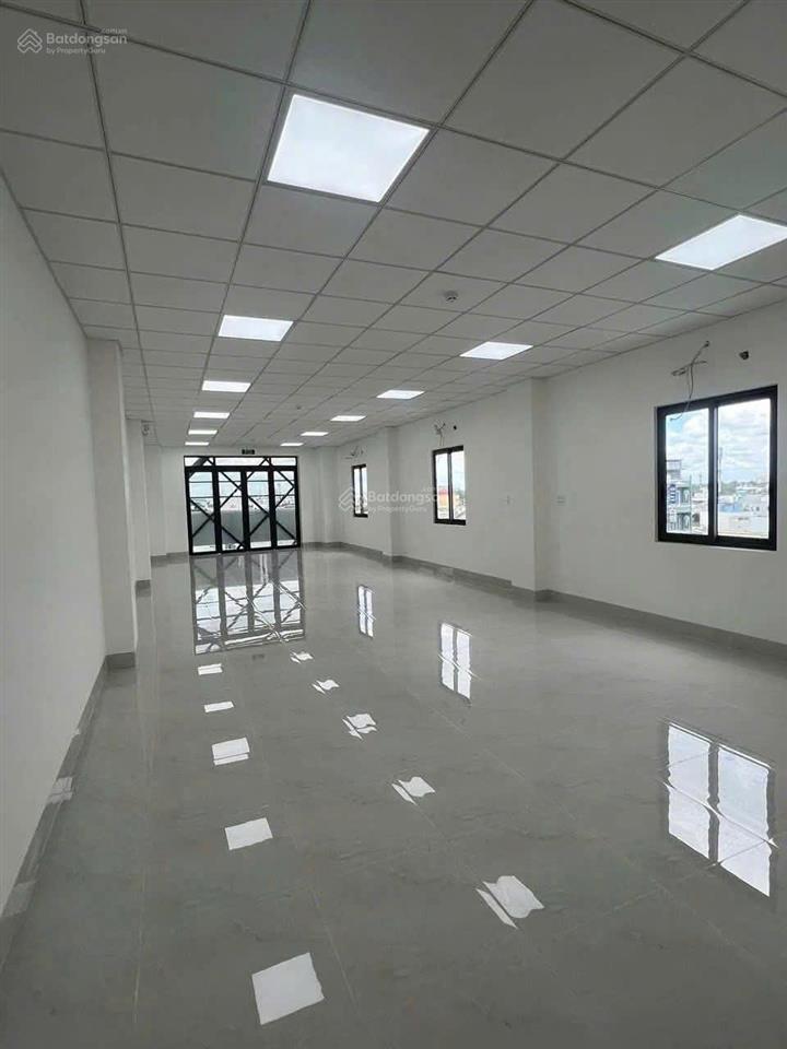 Cho thuê tòa nhà mặt tiền đường 30/4, gần đại lộ hòa bình, cách ngã 3 quang trung 30m