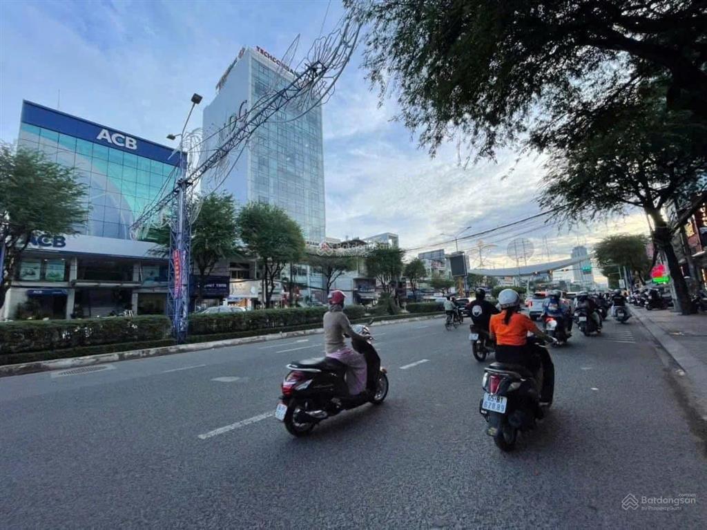 Cho thuê nhà 5 tầng mặt tiền đường 30 tháng 4, gần đại lộ hòa bình, giá thuê 65 triệu/tháng