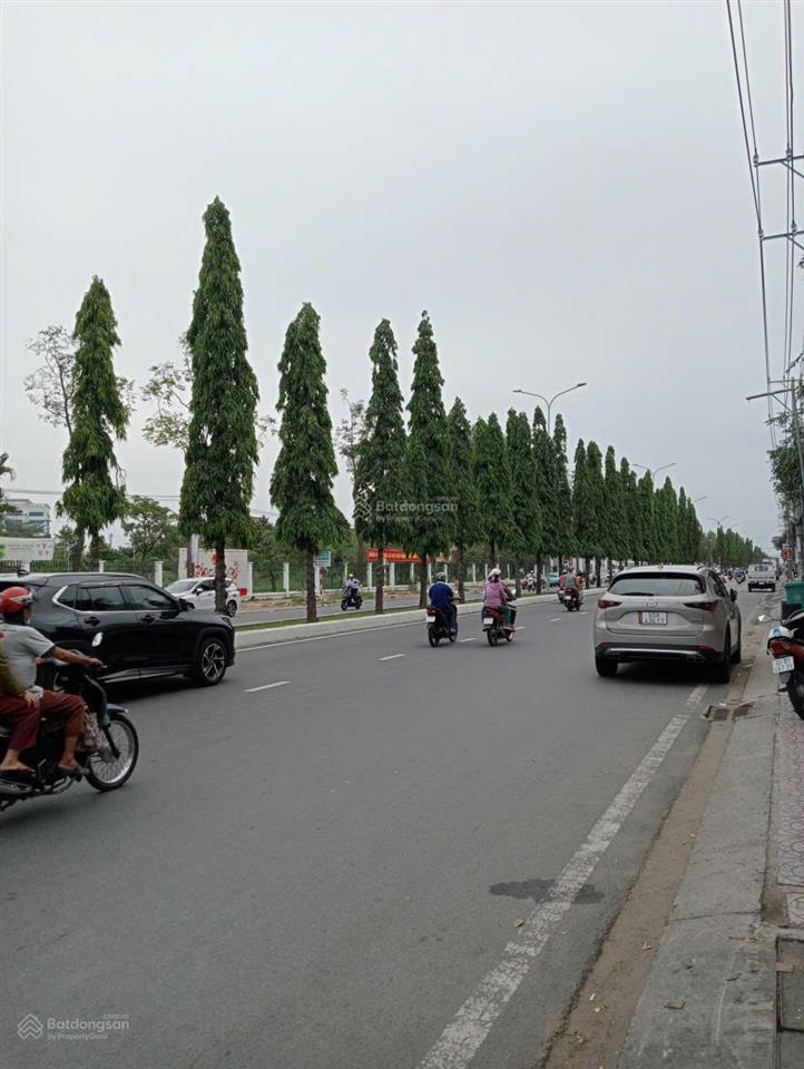 Cho thuê mặt bằng mặt tiền đường nguyễn văn cừ mặt tiền ngang 10m gần trường đại học y dược cần thơ