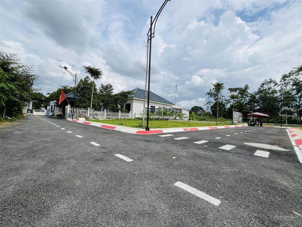 Chủ cần bán gấp lô đất vàng full thổ cư ngay cổng tổ hợp đại học quốc gia