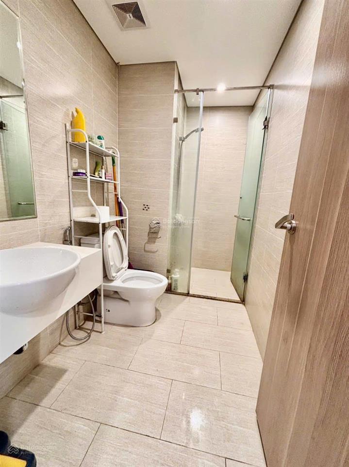 Hiếm có 1 căn hộ 1pn+1 43m  3 tỷ, tầng đẹp the sakura vinhomes smart city