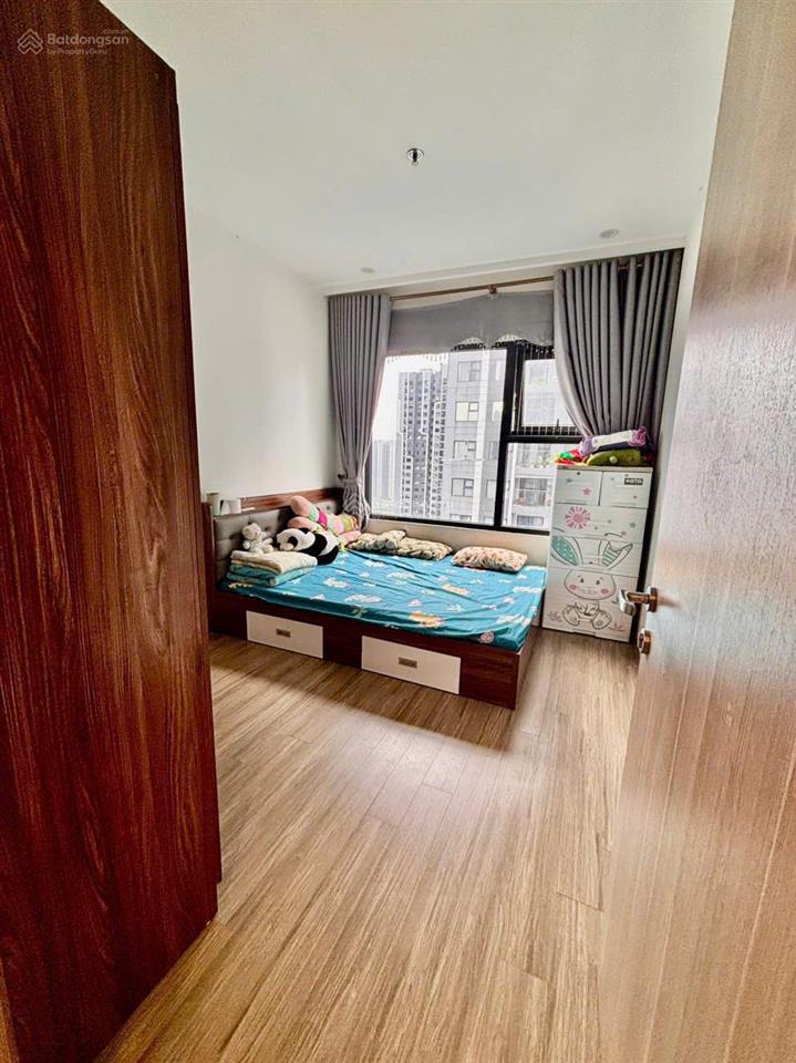 Hiếm có 1 căn hộ 1pn+1 43m  3 tỷ, tầng đẹp the sakura vinhomes smart city
