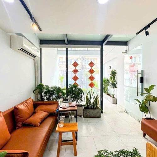 Bán nhà bình thạnh 5 tầng, hầm, thang máy, 10 phòng, dòng tiền 50tr/tháng giáp q1, giá 17,9 tỷ