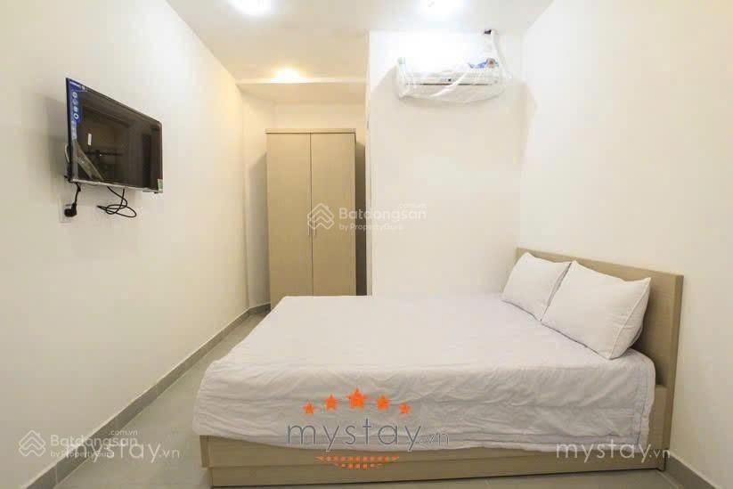 Toà chdv huỳnh văn bánh, hxh né nhau, 13 phòng thang máy, dòng tiền 70 tr/th, trung tâm phú nhuận