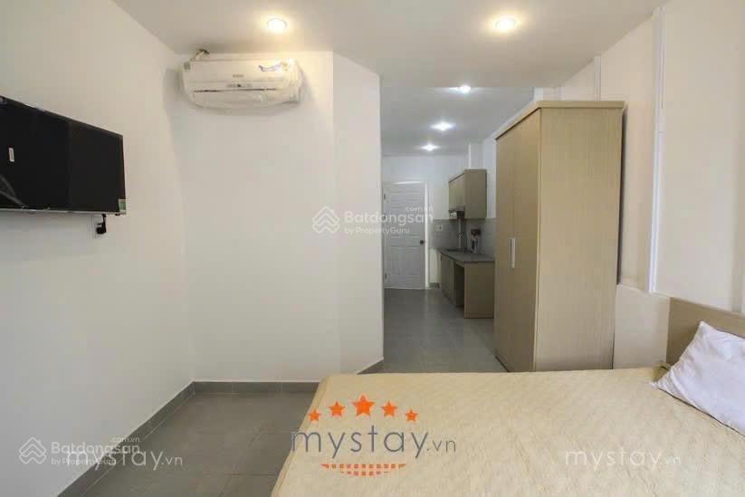 Toà chdv huỳnh văn bánh, hxh né nhau, 13 phòng thang máy, dòng tiền 70 tr/th, trung tâm phú nhuận